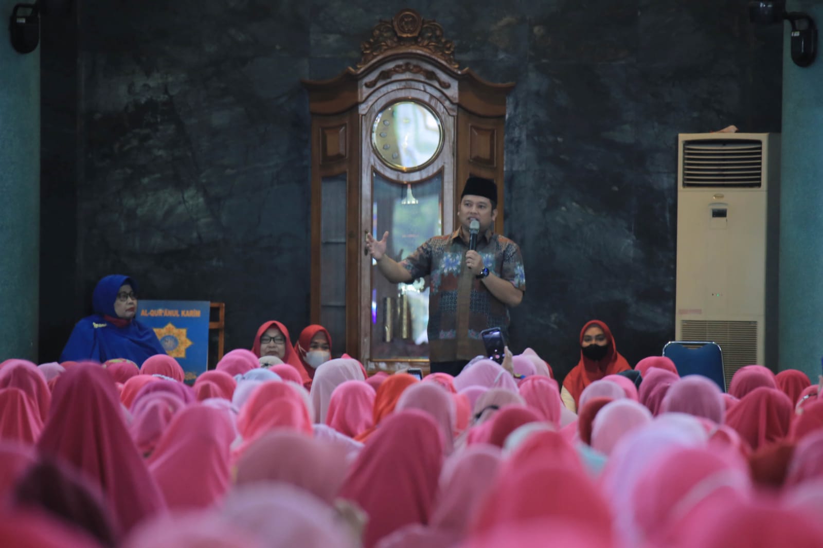 Lim Formart Ajak Ibu-Ibu Pengajian Jaga Lingkungan, Wali Kota Tangerang: Bumi ...