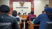 rapat-dengar-pendapat-antara-Aliansi-Rakyat-Trenggalek-dengan-DPRD-Trenggalek-mengenai-usulan-Raperda-Kawasan-Ekosistem-Esensial-Karst-800x449